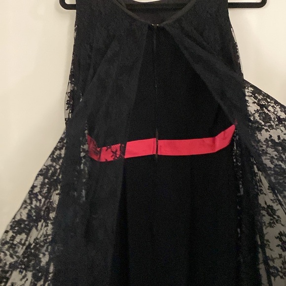 ILGWU vintage black dress with lace overlay and back zipper - Picture 4 of 5